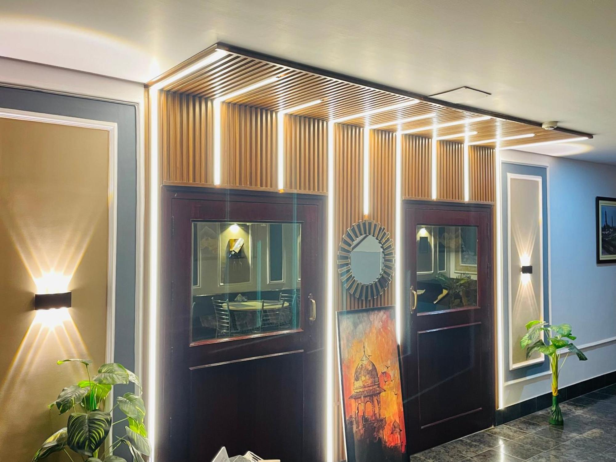 The Royal Presidency Inn Lucknow Exterior foto