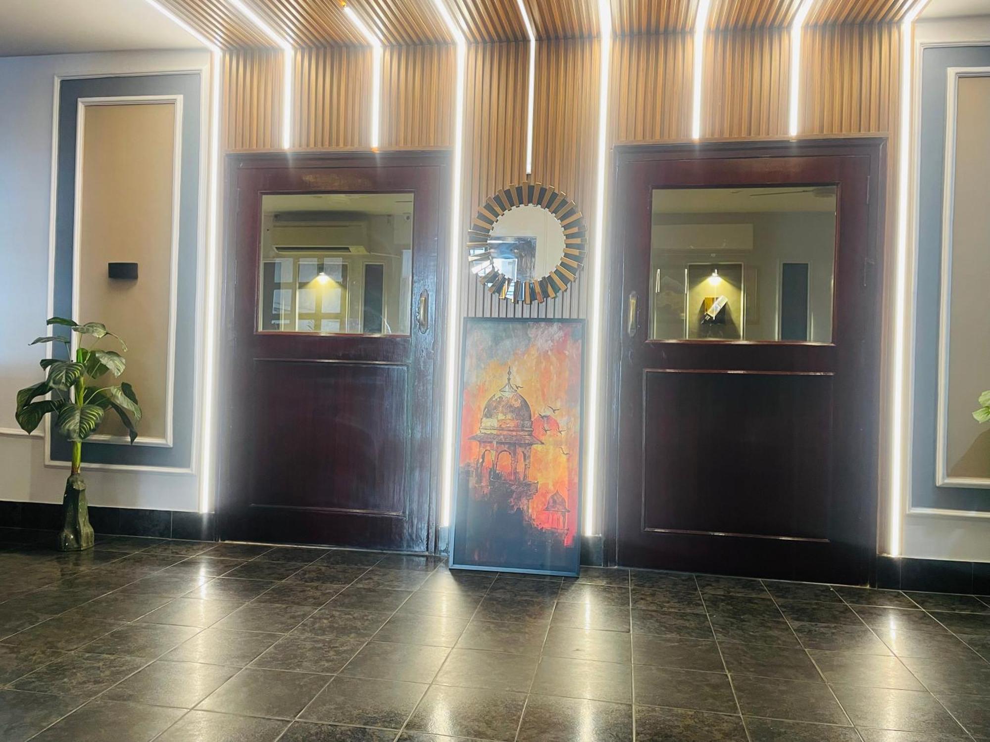 The Royal Presidency Inn Lucknow Exterior foto